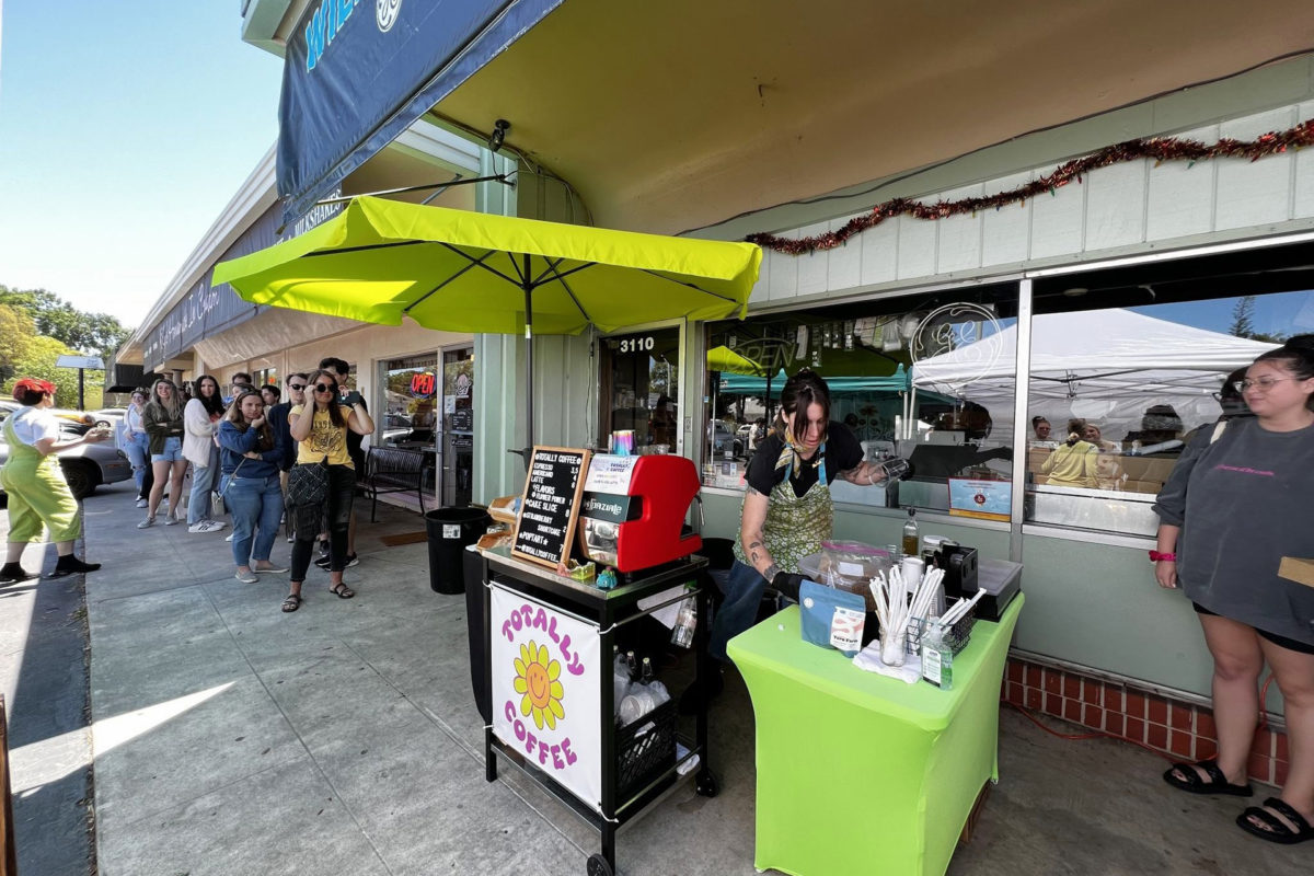 totally coffee orlando stand exterior emily sujka 02